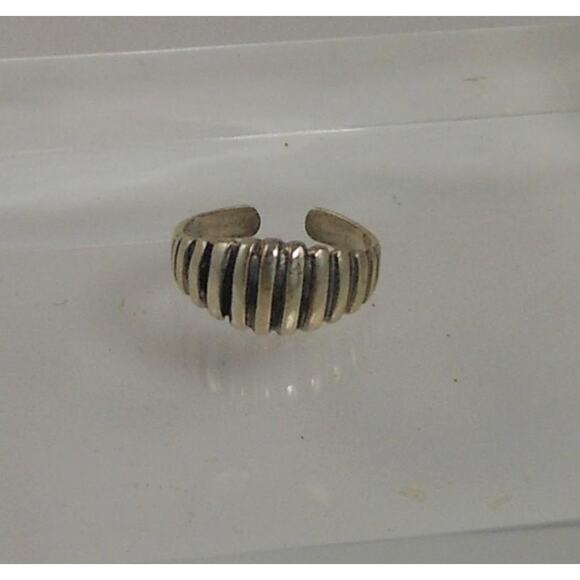 Handcrafted Ribbed Dome Toe Ring Sterling Silver Vintage Design Thailand 2g NOS - Picture 8 of 10